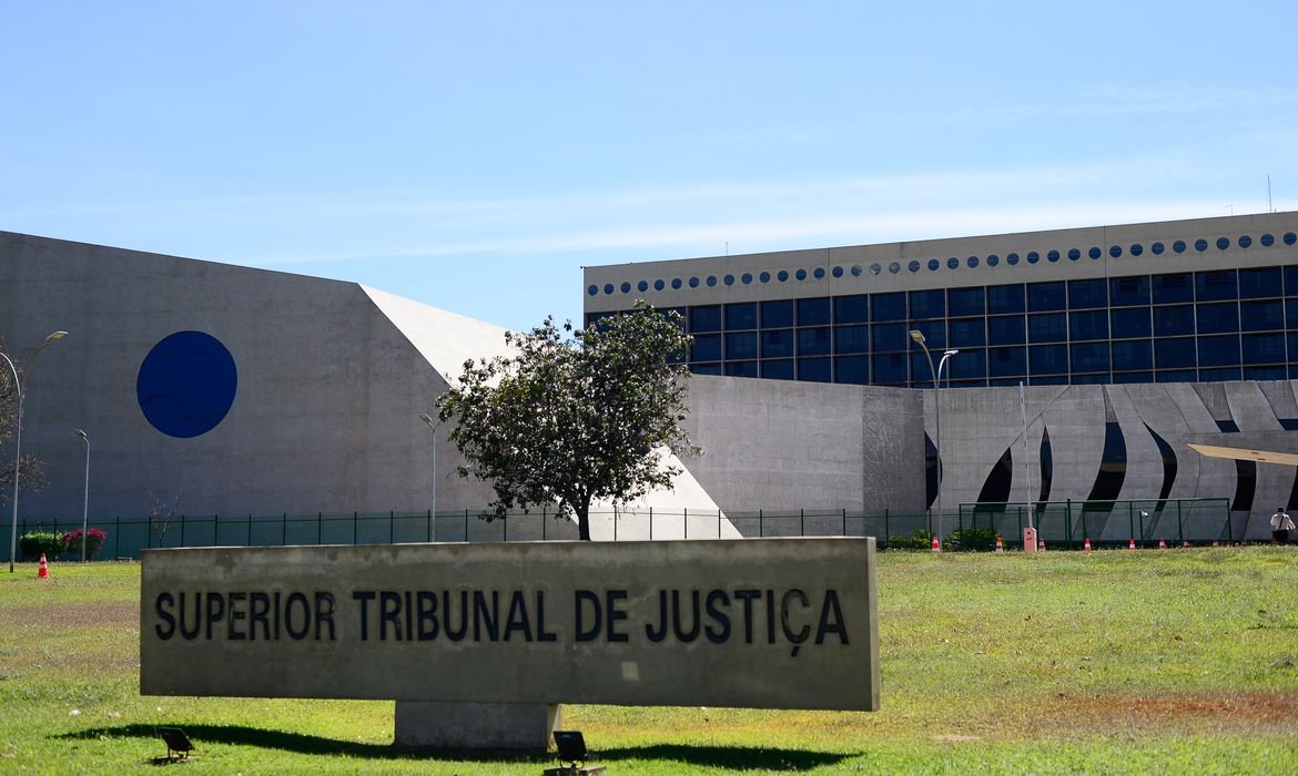 STJ antecipa pagamento de novembro após pedido do SINDJUS