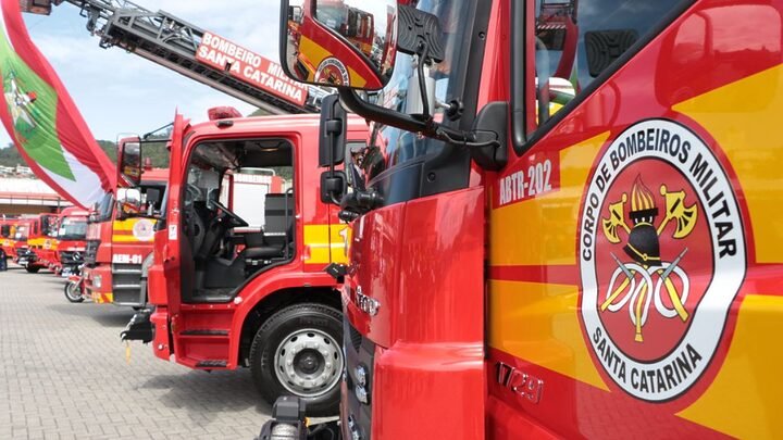 Corpo de Bombeiros de Santa Catarina abre concurso com 110 vagas e salários de até R$ 18,6 mil