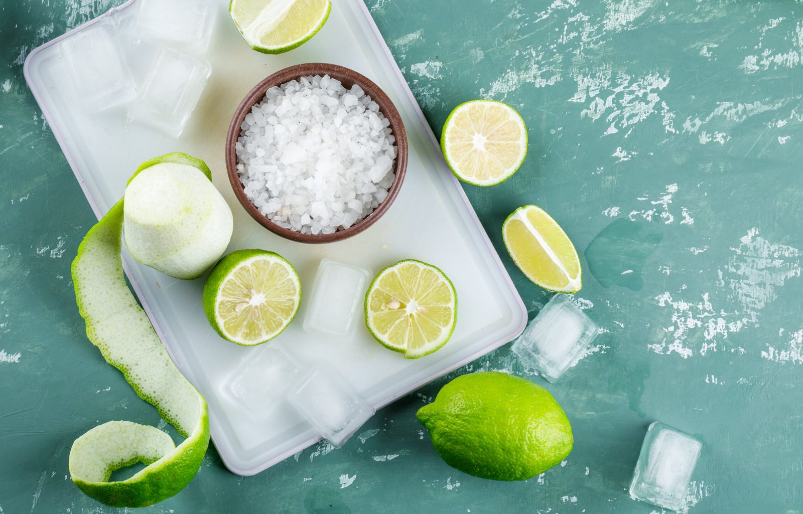 Truque com limão e sal facilita a retirada de escamas do peixe