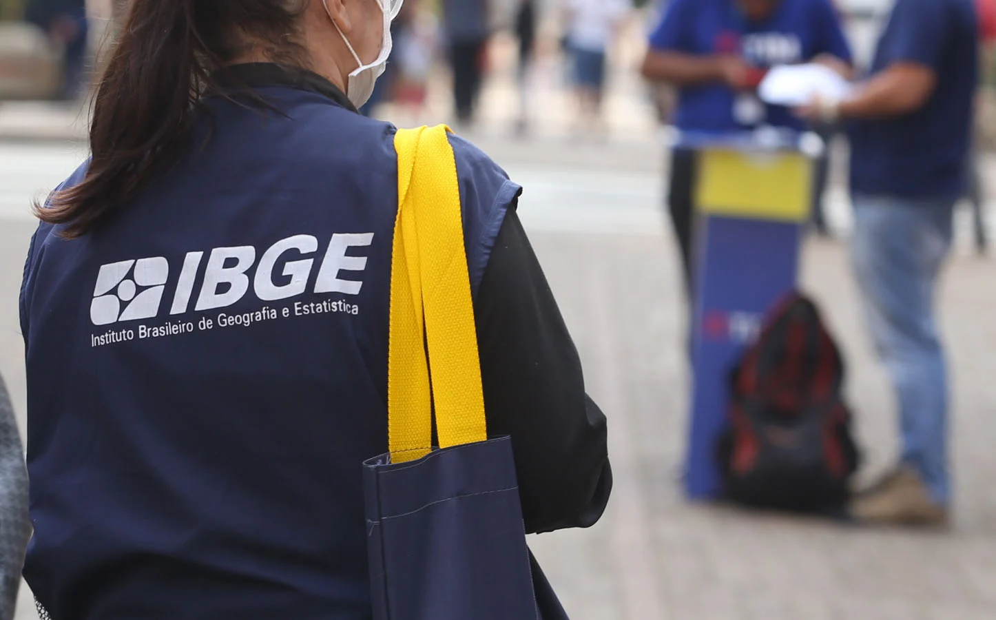 IBGE abre seleção com 8,2 mil vagas e salários de até R$ 4 mil